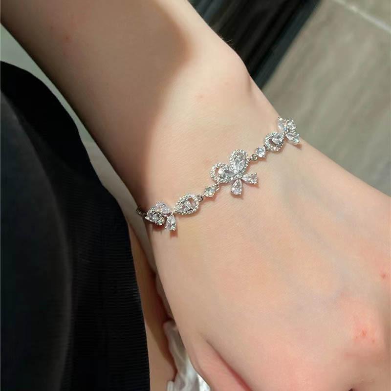 Stylish Geometric Zirconia Bracelet For Women Perfect For Gifting Special Occasions
