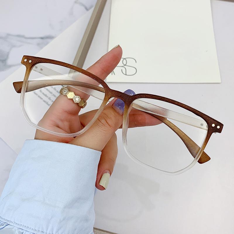 Men's Retro Anti-Blue Light Glasses: Super Light, No Makeup, Slimming Student Style Frames for Myopia