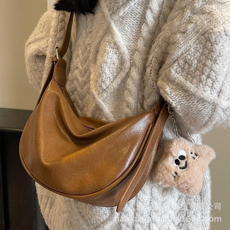 This Year's Popular Bag Ladies 2025 New Fashionable Solid Color Texture Shoulder Bag Retro Commuter Messenger Dumpling Bag