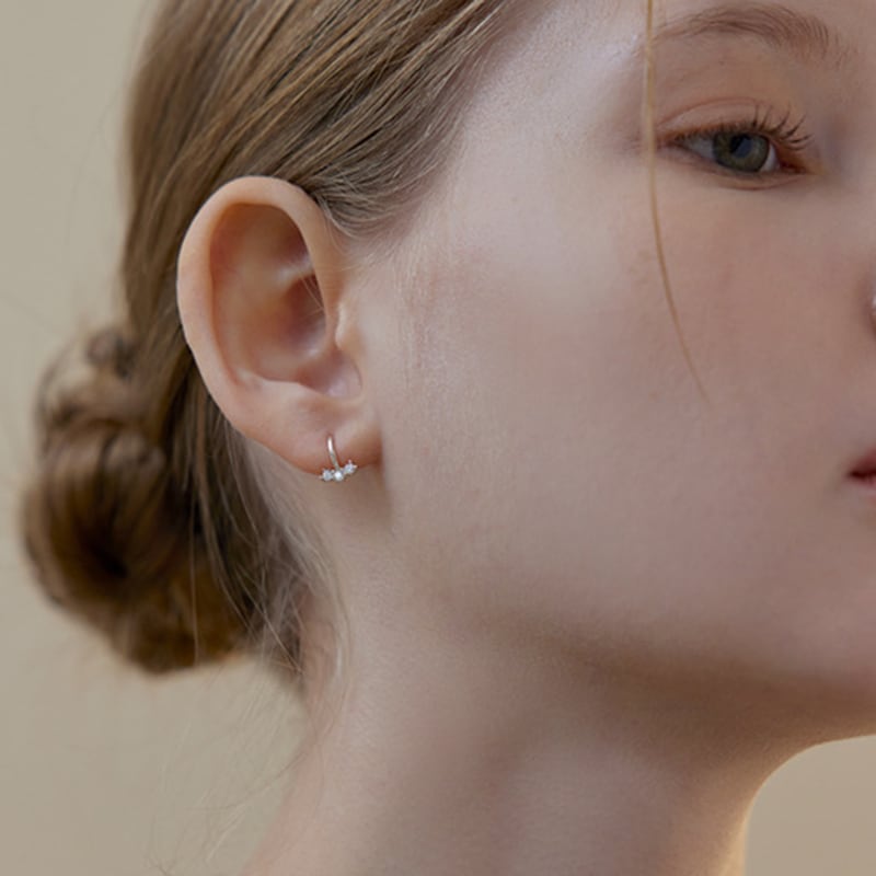 Lewe Three clear one-touch earring