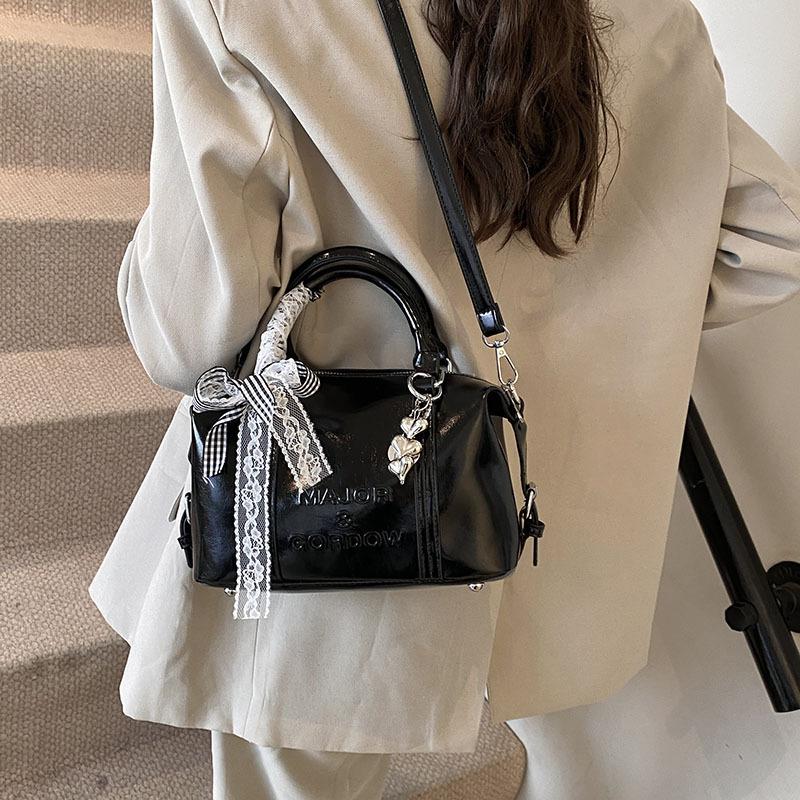 Fashion niche hand carry bowling bag women 2025 new Korean version trend high-end shoulder bag versatile messenger bag