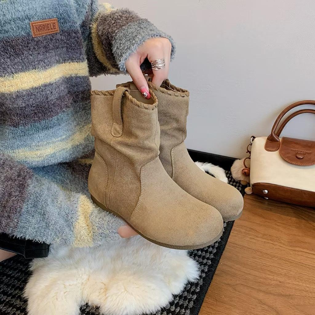 

Korean version of thick-soled round-head stacking short boots for women s autumn 2025 new simple and fashionable inner height-increasing fashion 35