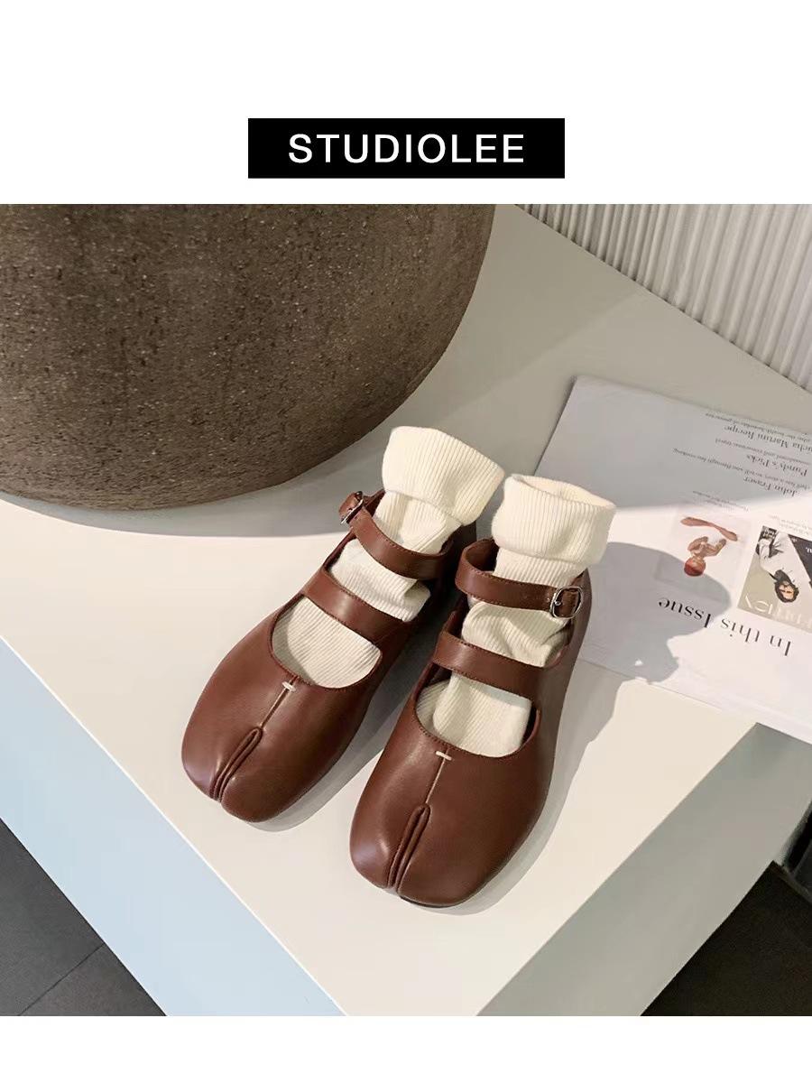 

Sheepskin version~ Chaohui split-toed Mary Jane genuine leather single shoes women s round head pig s trotters buckle strap flat sheepskin pig s 40