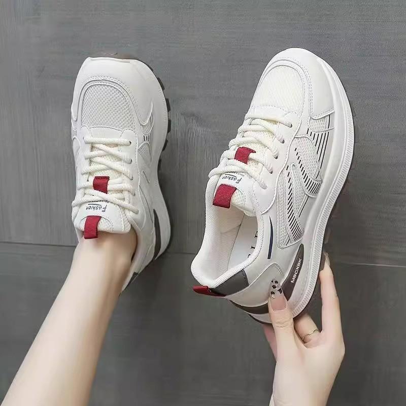 Chaussures de papa respirantes pour femmes 2025 nouvel été respirantes antidérapantes chaussures de sport et de loisirs légères polyvalentes à semelle souple chaussures blanches