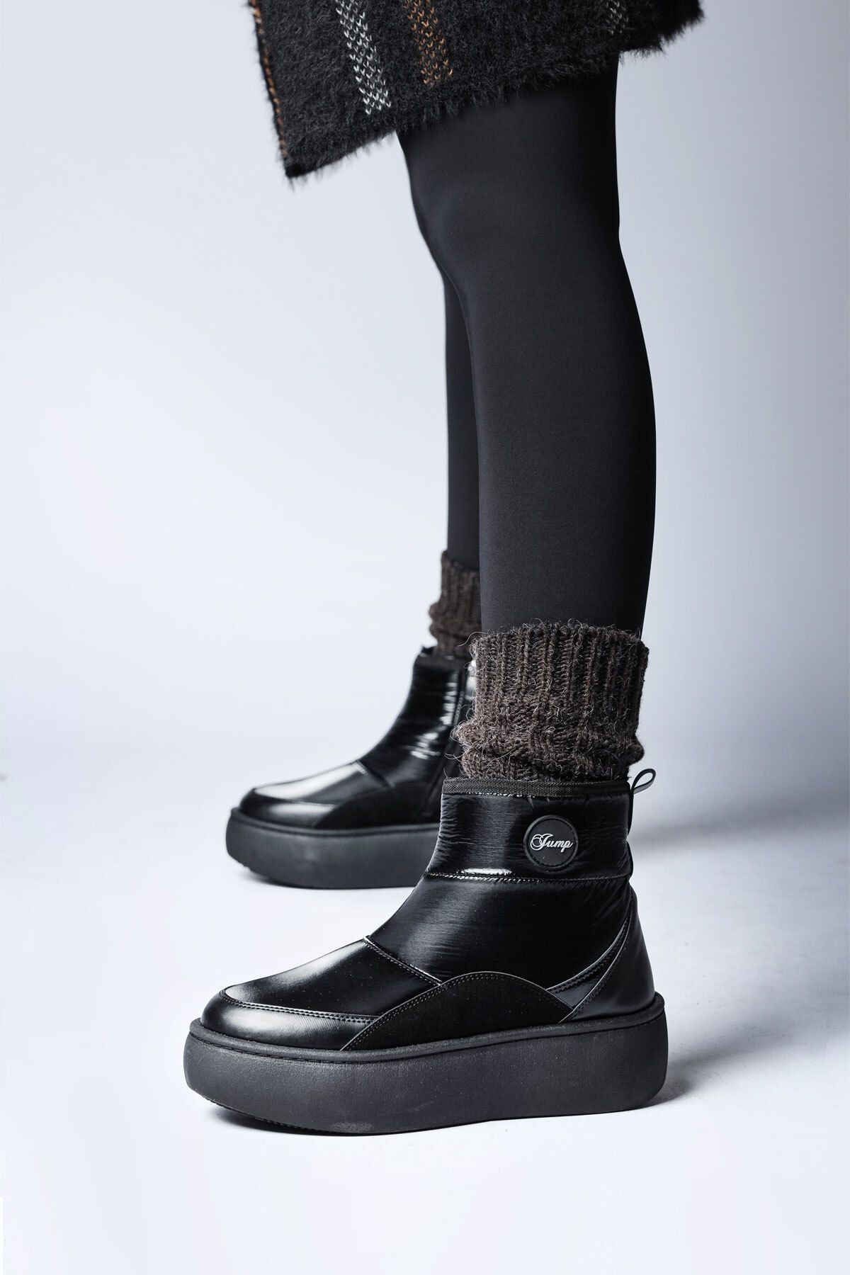 

Жіночі сучасні стильні модні черевики Водонепроникні нековзкі підошви Чорні зимові черевики 36