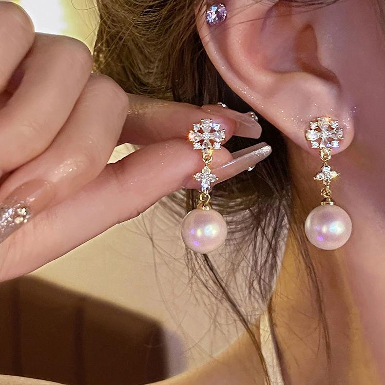 Elegante hochwertige Zirkonia-Ohrringe mit 925er Silberstiften - Damen-Leichtluxusschmuck für Frühling und Sommer