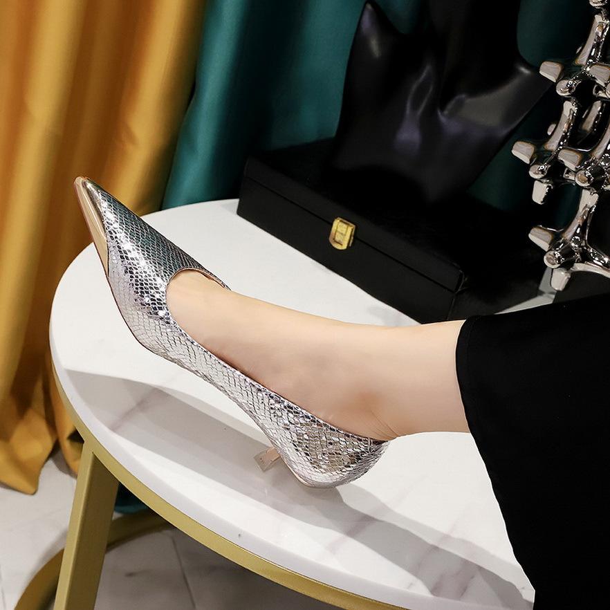 

-Wind banquet women s shoes mid-heel shallow mouth metal pointed tip sparkling sequined cloth snake pattern single shoes women s shoes 34 серебряный