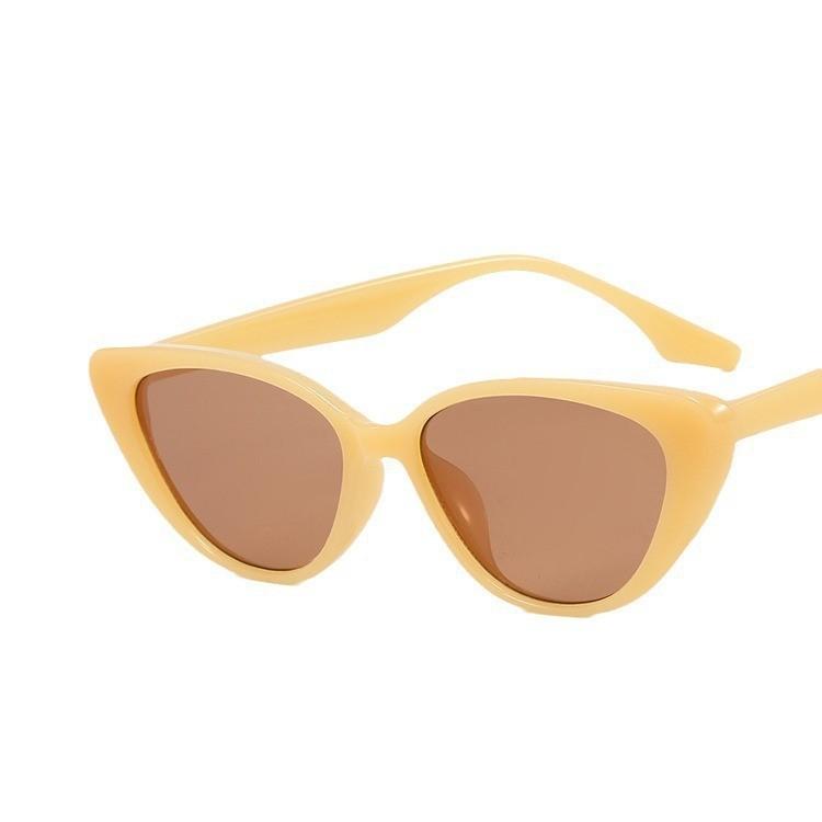 Retro Trekantet Cat Eye Lite Solbriller Dame High-End Følelse Svart Liten Innfatning Solbeskyttelse Form Foto Solbriller