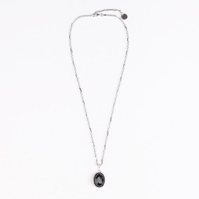 Armo Antique Oval Necklace (Black)