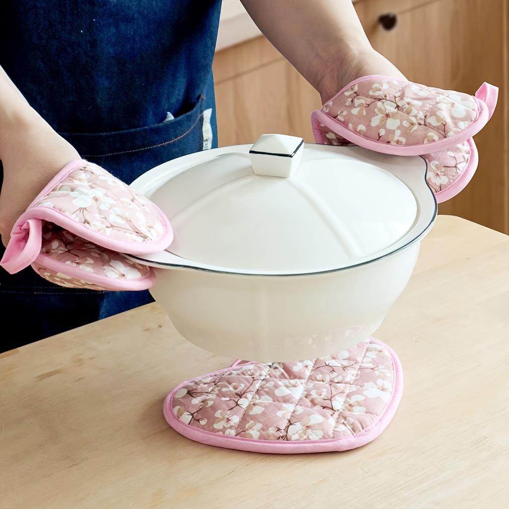 1 Pcs Heart Shaped Heat Resistant Pads Packaged with a Ribbon.These Thick Fabric Mats Feature a Vintage Floral Print