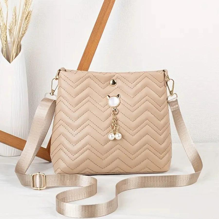 Stylish Wave Stripe Quilted Cat Pearl Pendant Decorative Simple Ladies Crossbody Bag Bag