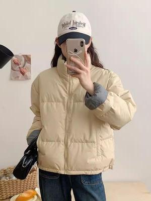 Damen 2025 Winter Koreanischer Stil Kurze Daunenjacke, Verdickter Stehkragen, Petite Alleskönner Farbblock Puffer aus weißen Entendaunen.