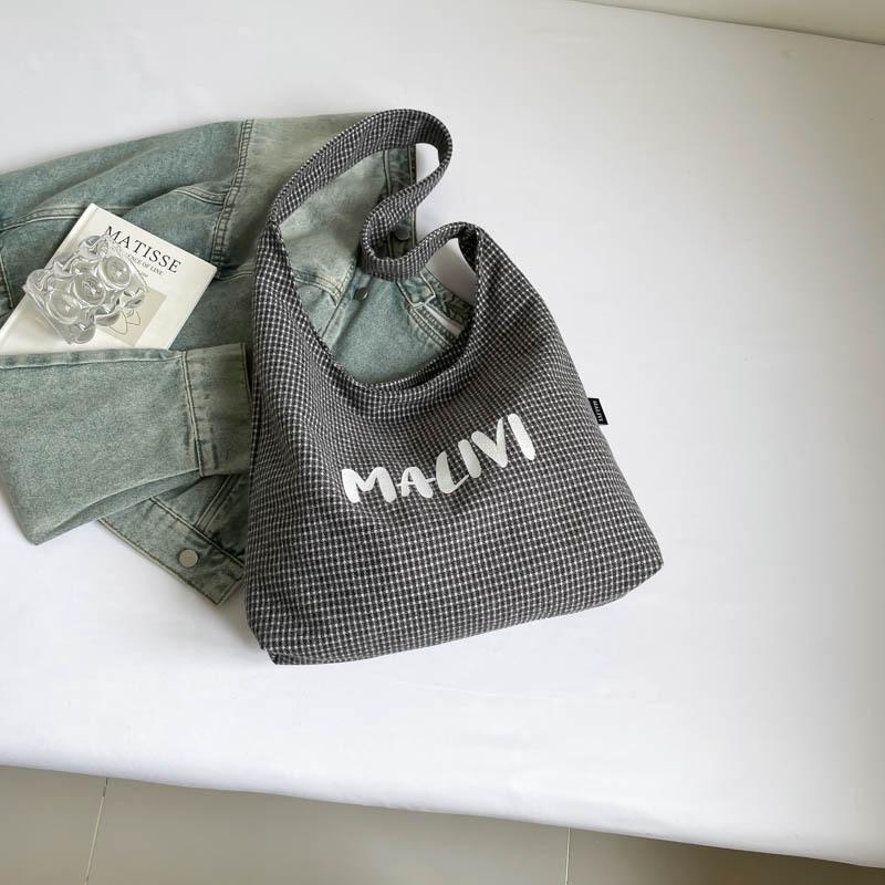 

Korean version of women s large-capacity shoulder letter-printed canvas 2025 new portable messenger bag trendy fashion women s bag чёрный