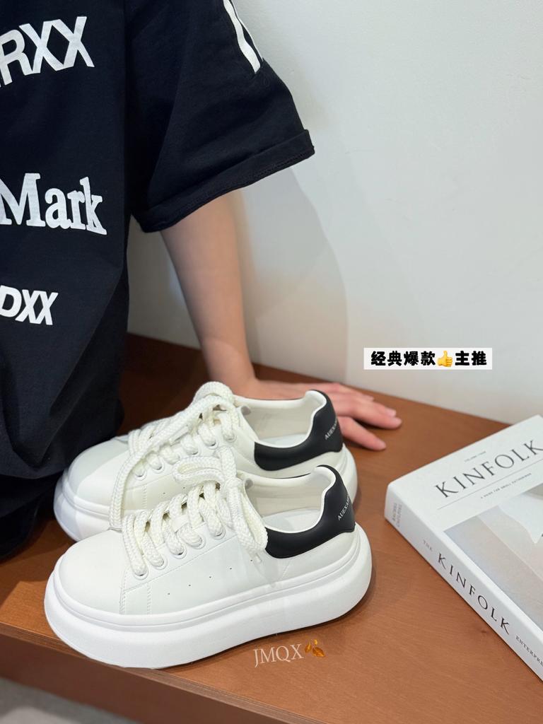 Huge good-looking classic little white shoes women's thick soles increase in height and lightweight 2025 new autumn versatile leather soft soles casua