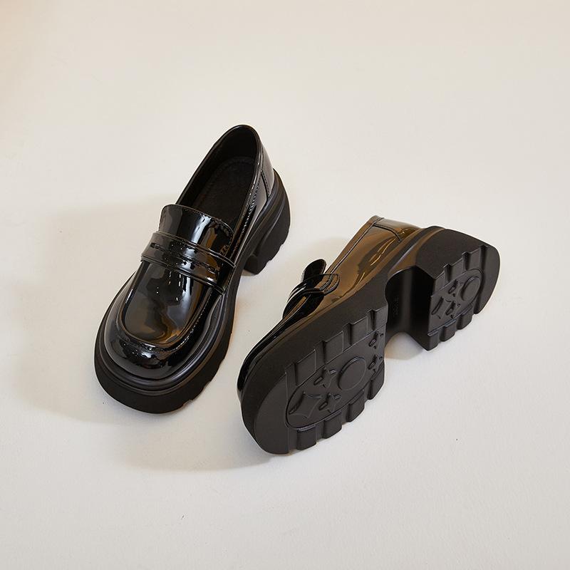 Small leather shoes women's 2025 autumn new British style platform muffin loafers women's black college style foot shoes
