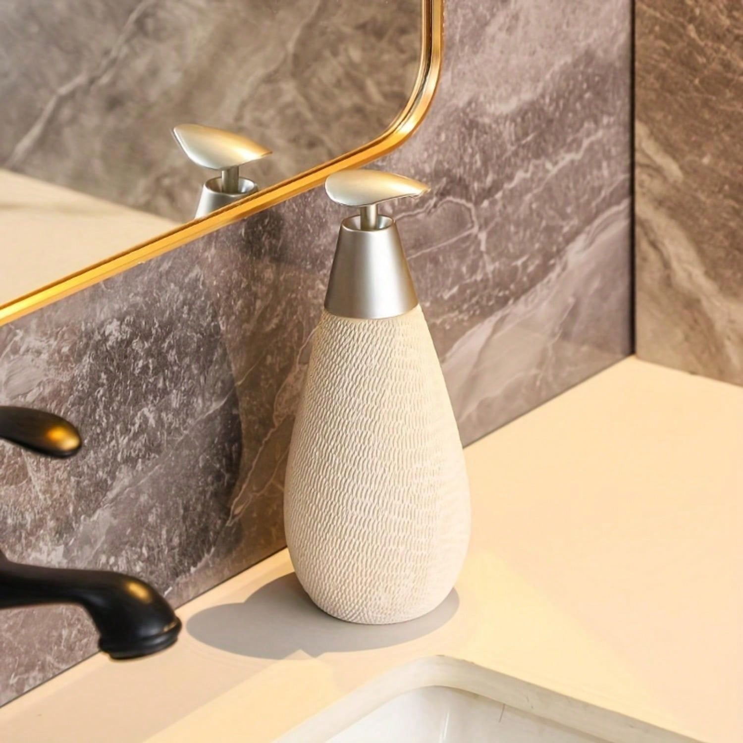 

Creative Retro Style Ceramic Push-Type Soap Dispenser With Pump Hand Soap Bottle Suitable For Bathrooms Kitchens And Toilets