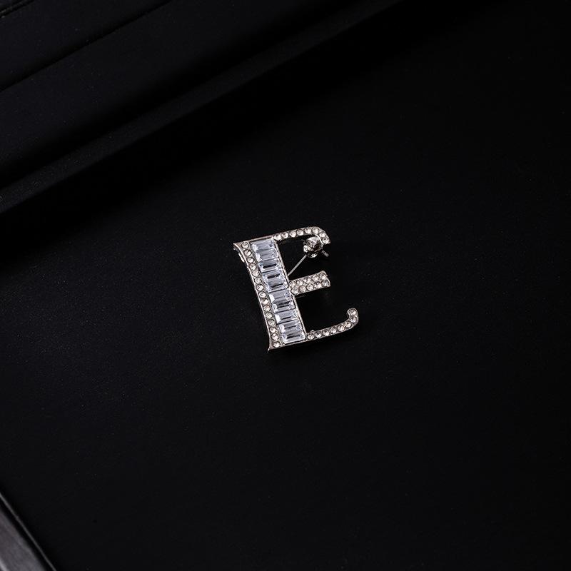 26 English Alphabet Brooches, Men'S And Women'S Suits, Collar Pins, Creative Brooches, Rhinestones, Crystal Anti-Light Pins