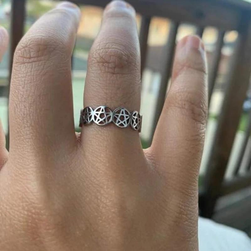 YILUOCD Stainless Steel Pentacle Ring Geometric Pentagram Ring for Women Wicca Protection Amulet Hollow Star Christmas Jewelry