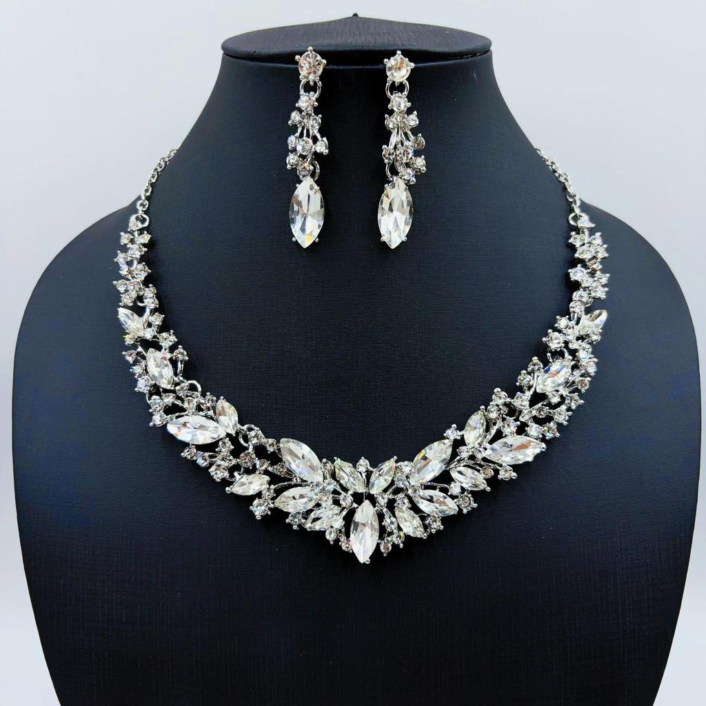 European & American Vintage Evening Necklace & Earrings Set - Floral Design