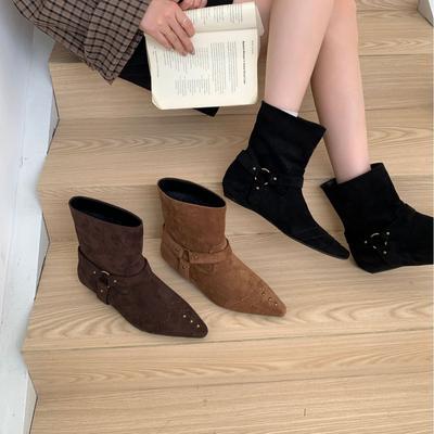 Botas femininas curtas Chelsea de outono e inverno de 2025, novo temperamento, bico fino, salto baixo inclinado, cano baixo fino, nicho