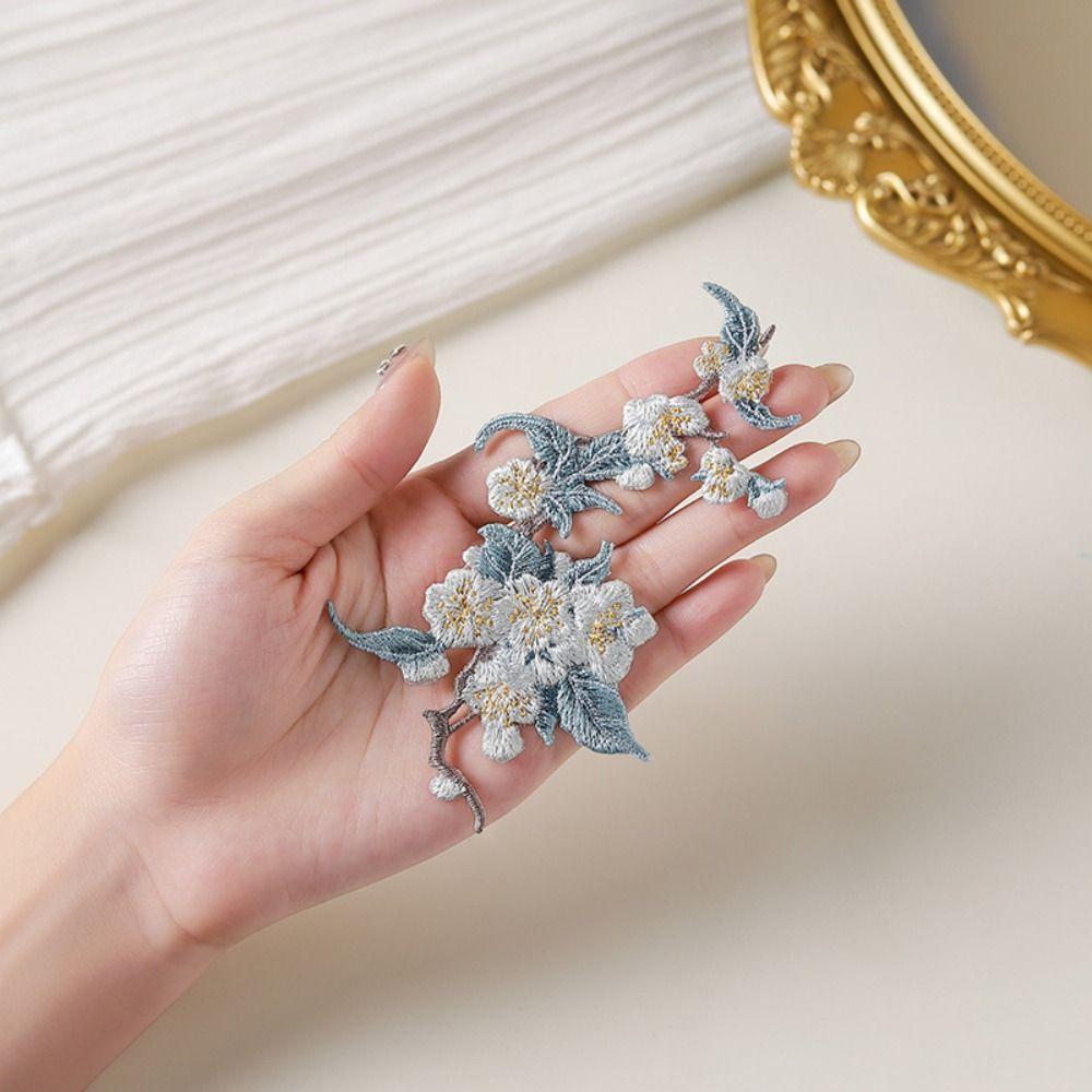 Delicate Flowers Patches DIY Clothes Decoration Sew on Applique Patch 3D Flowers Embroidery Fabric Badge Clothing Decoration