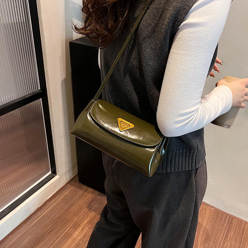 

Trend casual pillow bag women s 2025 winter new Korean version retro fashion shoulder bag high-end versatile women s bag 21*11*11 зелёный