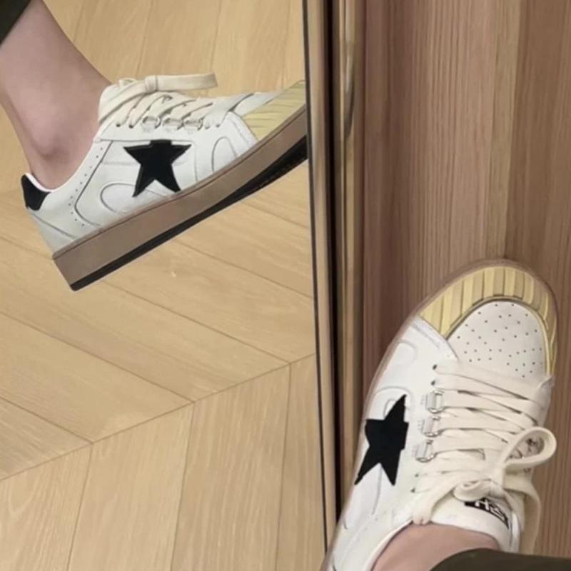 Dicke Sohle innen höhenerhöhend Lederoberfläche atmungsaktive Board-Schuhe Damen 2025 Herbst neue Sternschuhe Forrest Gump Sport und Freizeit moralisch