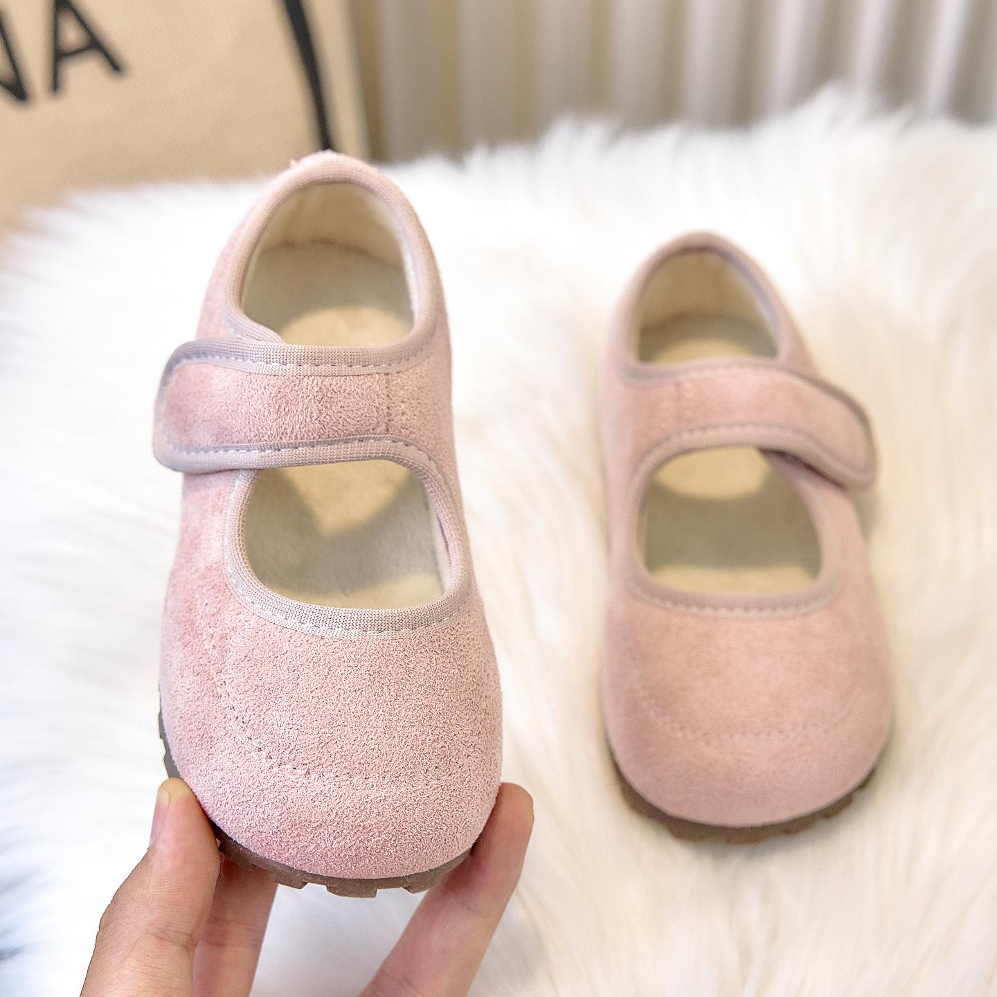 

2025 Winter New Arrival: French Retro Closed-Toe Soft-Sole Leather Baby Shoes for Girls, Ages 1-12. 24