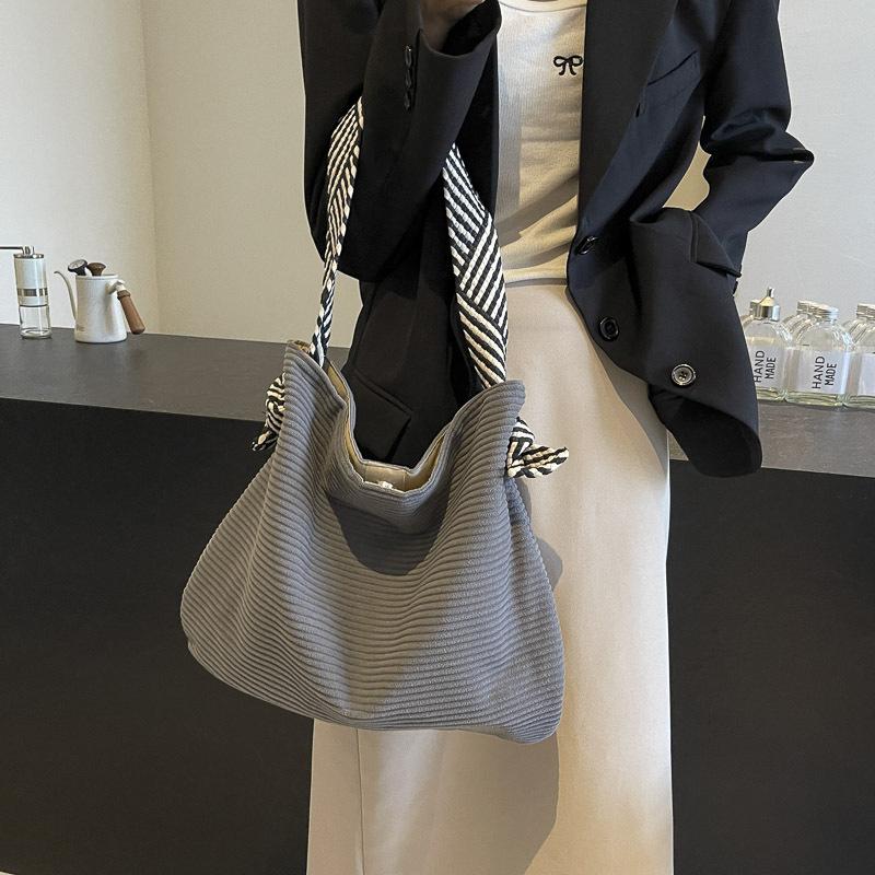 Large capacity pleated shoulder bag women's 2025 new simple broadband tote bag fashion style Korean version handbag