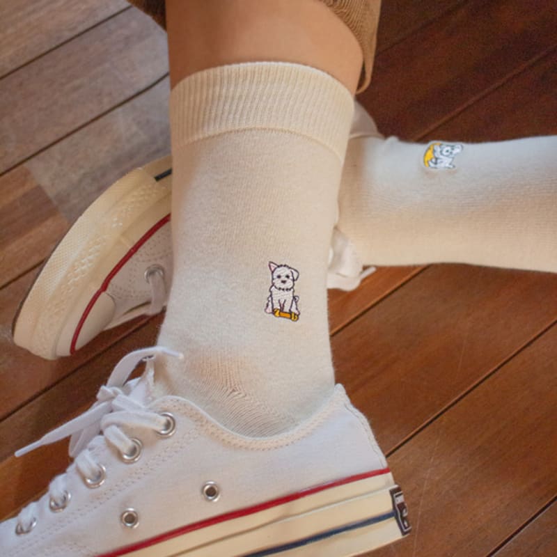 

SNOOZY Maltese Puppy Embroidered Socks (Beige) FREE