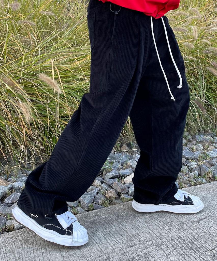 Keullako Wide Balloon Corduroy Pants (Black)