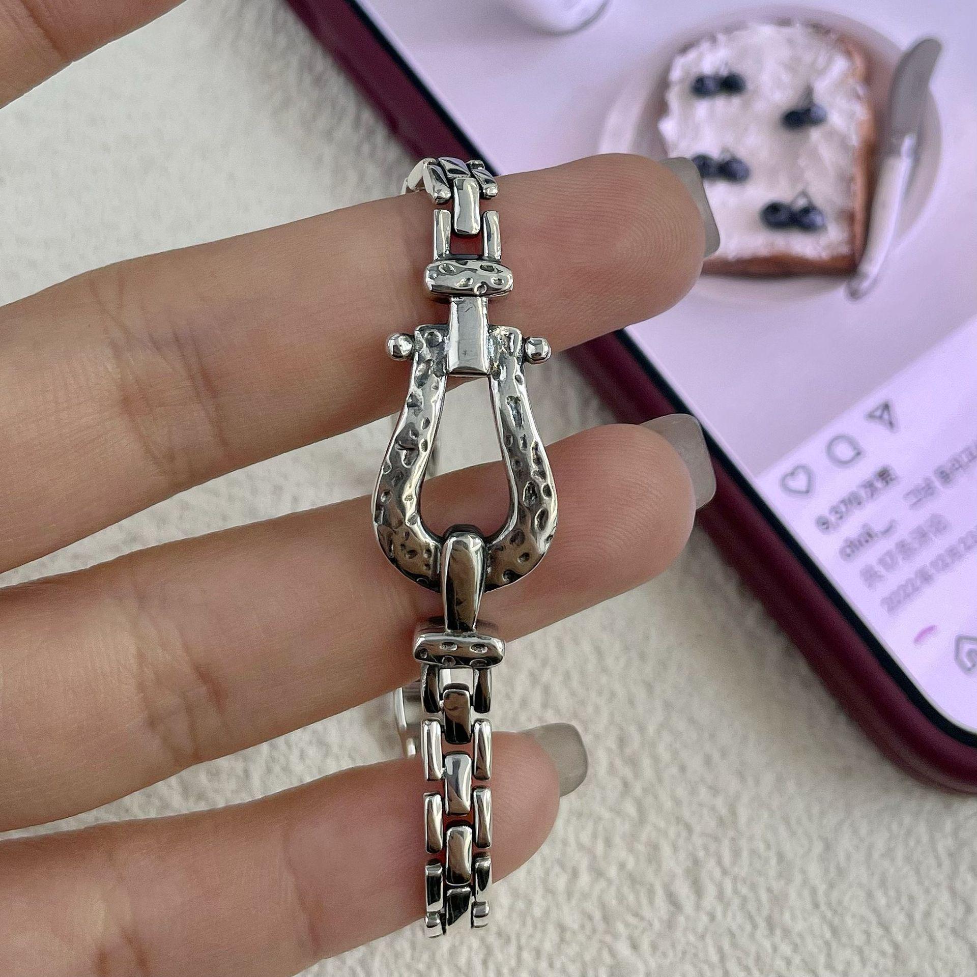 

Silver Horseshoe Texture Bracelet: Women s Sterling Silver Niche Fashion Bangle, High-End Ins Style Jewelry 16cm Model