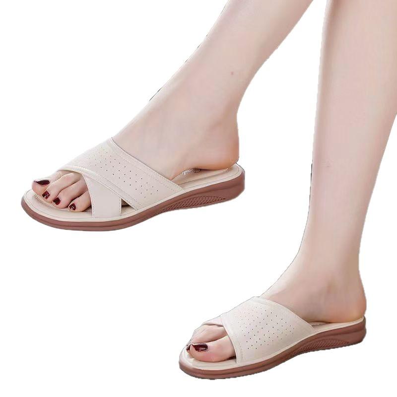 Casual soft-soled mother slippers 2025 summer new wedge slippers non-slip outer wear fashionable versatile cool slippers women