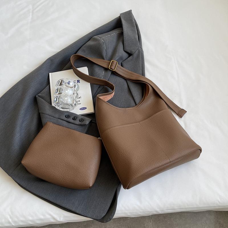 This year's new product is classic fashion niche style soft leather shoulder large-capacity bag women's bucket bag crossbody texture commuting