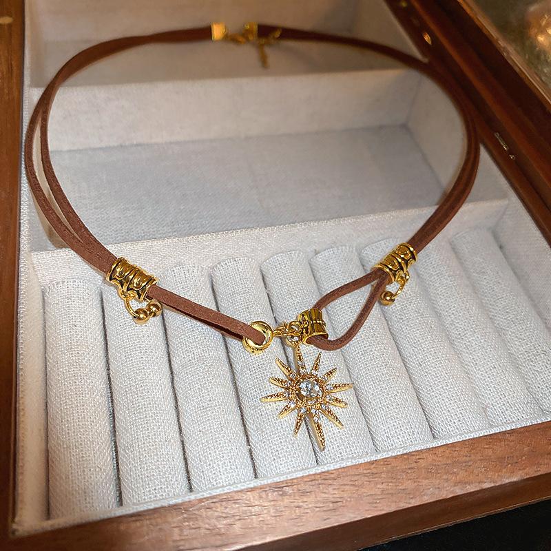 Melad Coffee Colored Tiger Eye Stone Bead Necklace, Niche Retro Collarbone Chain, Personalized and Fashionable Design Accessory