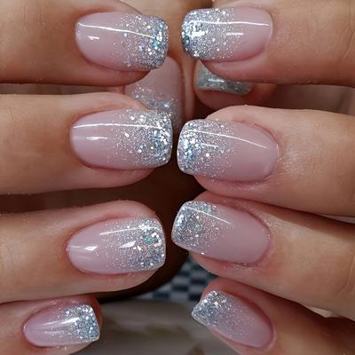 Funkelnde, silbrig-glitzernde Aufklebenägel – 24-teiliges Set mit kurzen, quadratischen Kunstnägeln mit Strass-Akzenten für Frauen und Mädchen