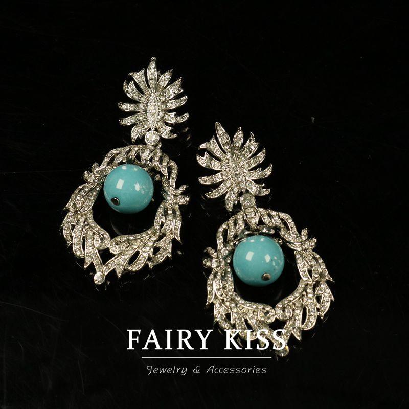 

Exquisite Temperament Densely Inlaid with Diamond Stone Pendant Hollow Earrings 925 Silver Needles High-end Court Style Light Luxury Jewelry