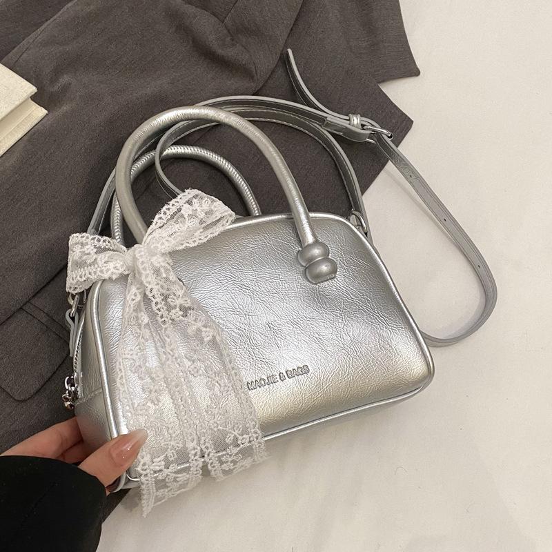 High sense women's bag 2025 new trendy fashion spring and summer niche design messenger bag popular portable pillow bag