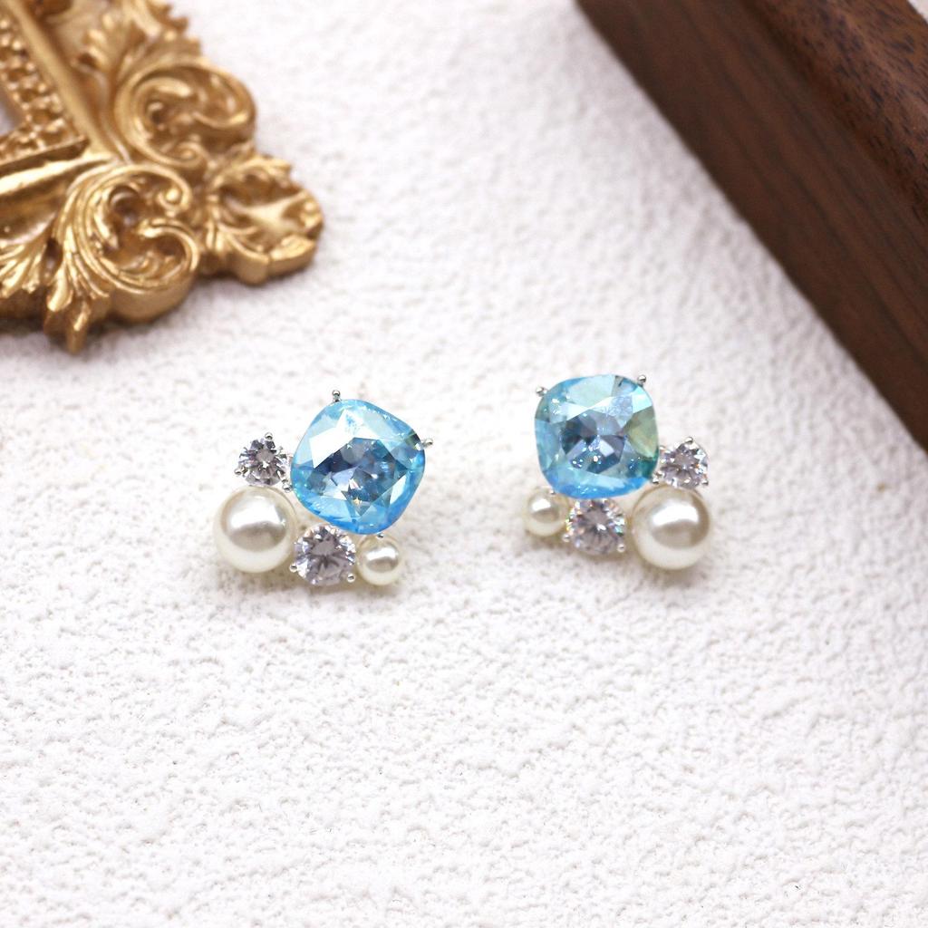 Blue Diamond Pearl Stud Earrings - Elegant, Versatile Rhinestone Accessories for Women.