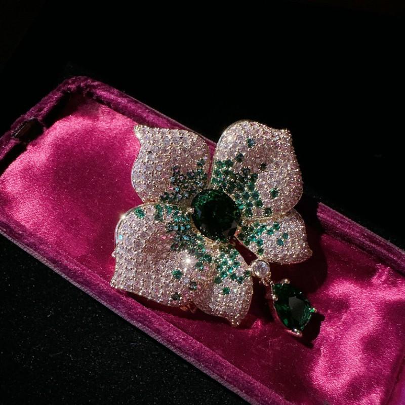 Elegante Blumenbrosche mit Zirkonia-Steinen, 18 Karat vergoldet, im Vintage-Gartenstil, Anstecknadel für Damen