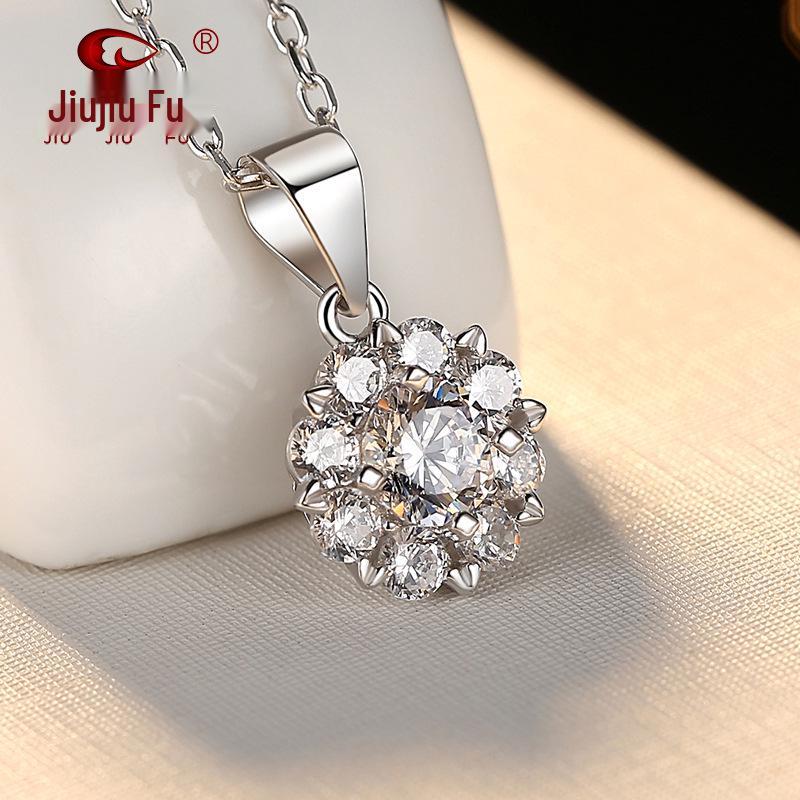 

S925 Sterling Silver Clavicle Necklace with Japanese and Korean Inlaid Diamond Snowflake Pendant 50-Point Versatile Design 50 Points (No Chain)