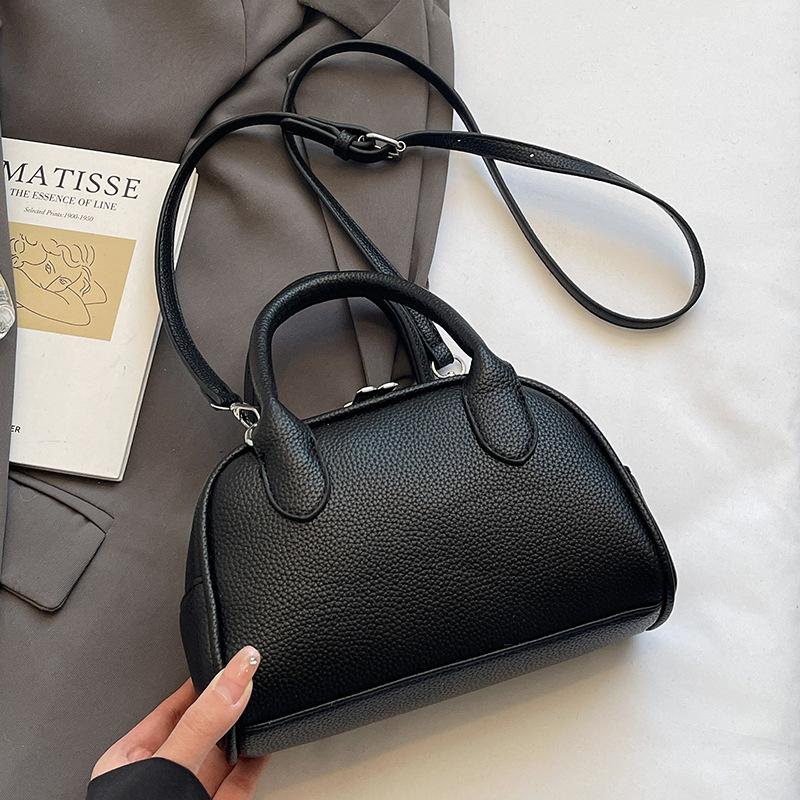 Korean Version of Simple and Gentle Wind Super Fire Solid Color Portable Bowling Bag Women's Versatile Fashion Temperament Commuter Messenger Bag