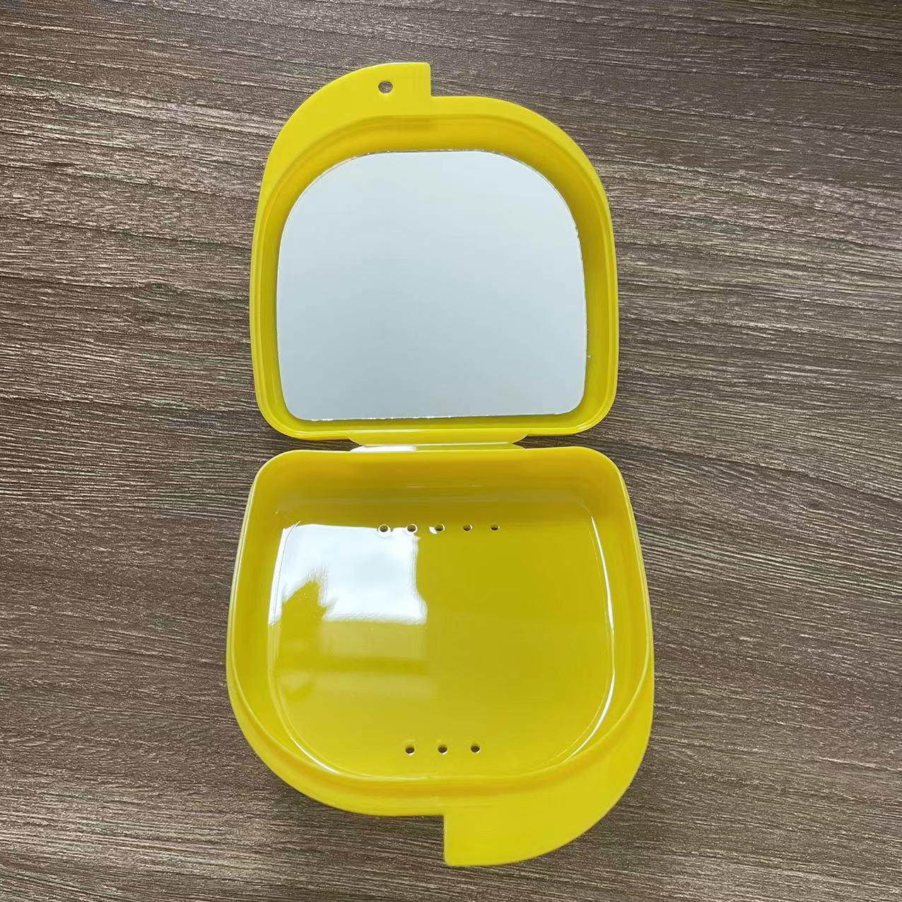 

Компактный бокс для хранения зубных протезов с зеркалом и вариантами переноски жёлтый