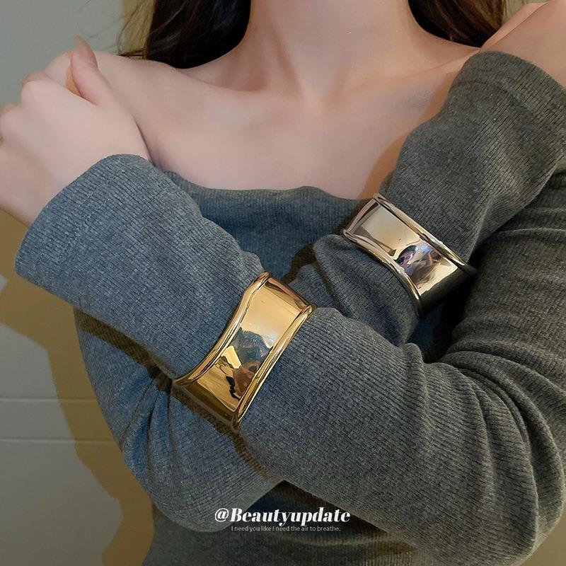 Metal irregular pleated bracelet cold wind temperament bracelet personality advanced sense light luxury jewelry wholesale women