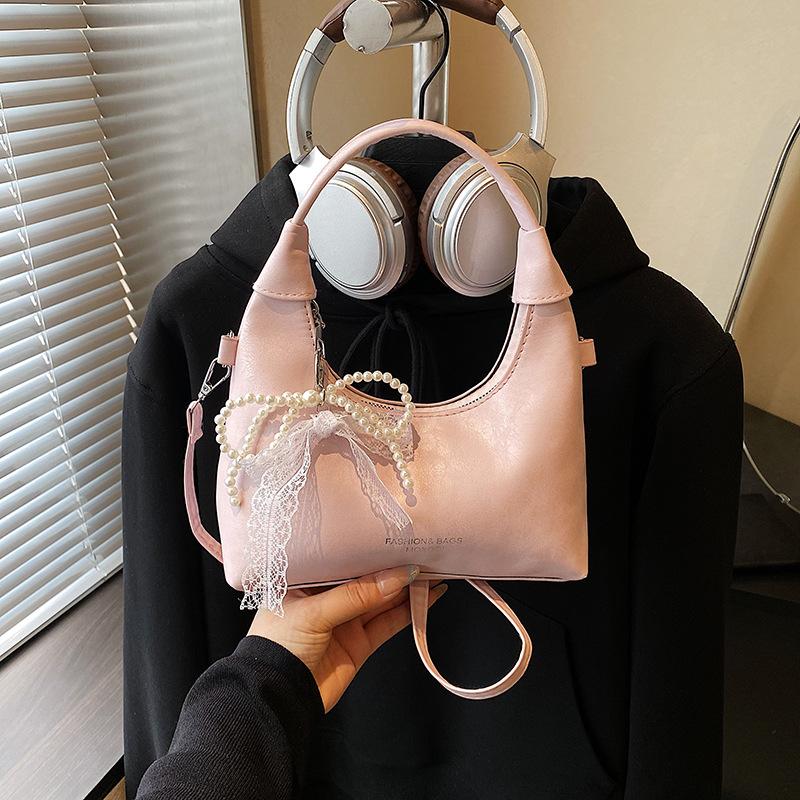 A Stylish and Fashionable Single-shoulder Crossbody Bag with A Luxurious Texture for Commuting To Work.