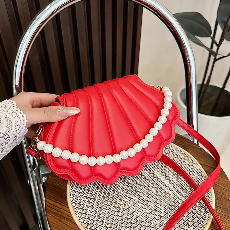 Women's Faux Leather Shell Shaped Shoulder Bag Fashion Pearl Chain Crossbody Mini Purse Trendy Small Handbag