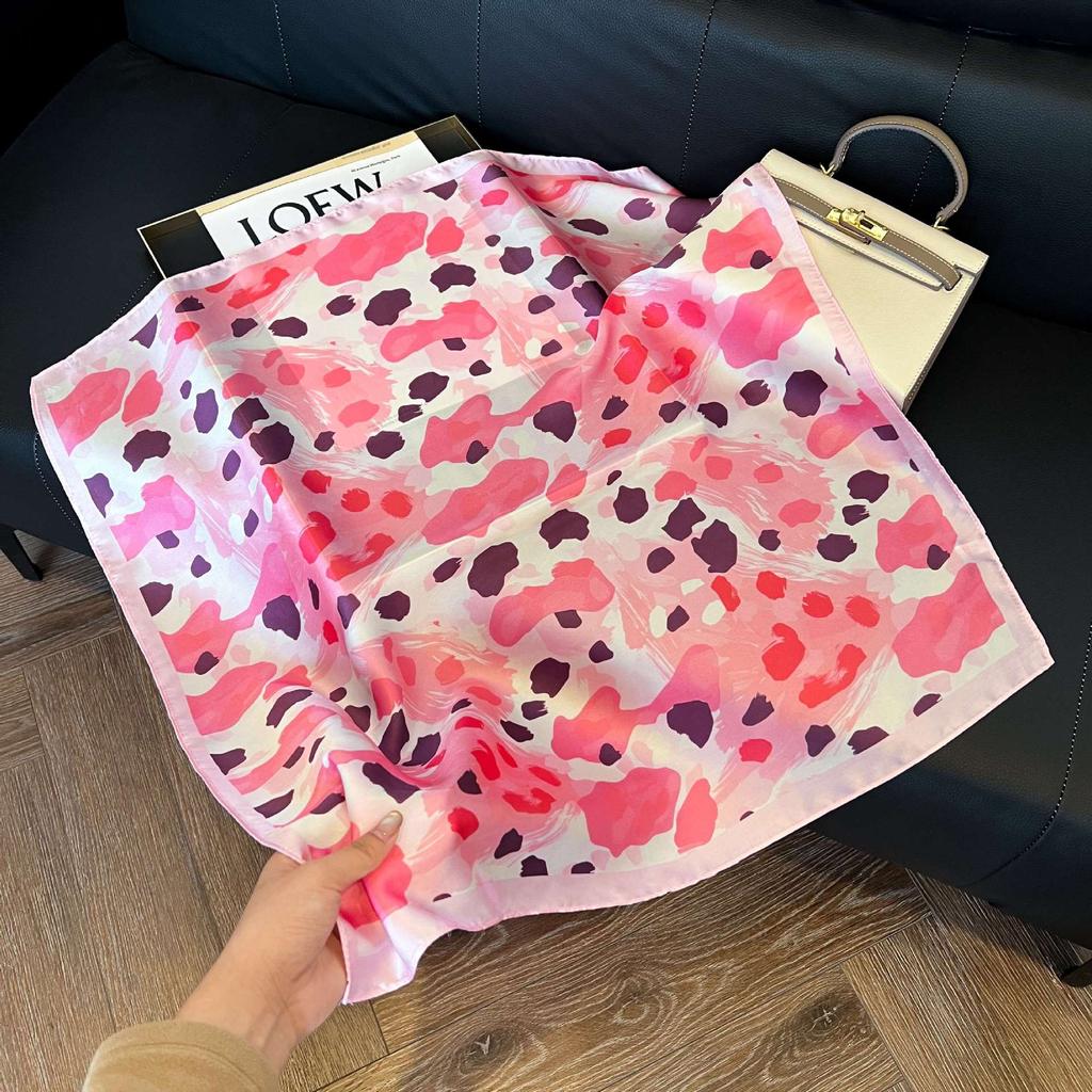 Simulated silk women's small square scarf, Korean cashew nut leopard print small silk scarf, headscarf, four-season scarf, professional scarf.