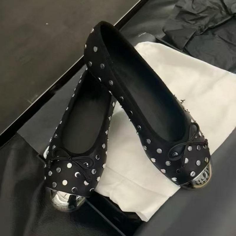 Fashion Women's Fashion Flat Shoes Spring New Metal Round Head Shallow Mouth Butterfly Knot Rivet Soft Sole Non-slip Single Shoes