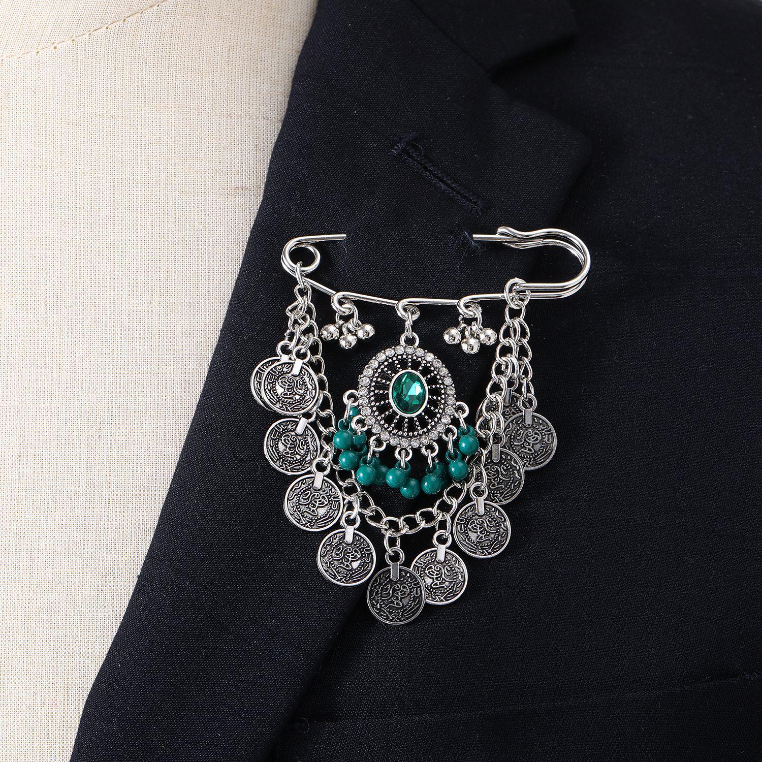 Exotic Style Coin Tassel Brooch with Colorful Beads - Unisex Creative Multi-Functional Pin зелёный