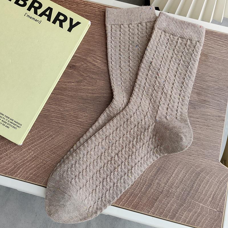 

Checkered Socks for Women, Mid-calf Socks for Autumn and Winter, Polyester-yarn Boneless Cotton Socks, Versatile Long Pile Socks for Spring and Autumn 1 pair хакі